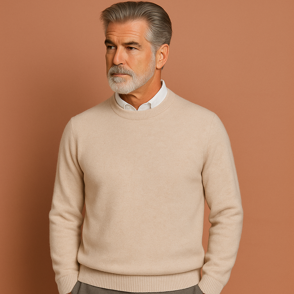 Heren trui in beige met tijdloos design, zacht en comfortabel voor stijlvolle en casual outfits.