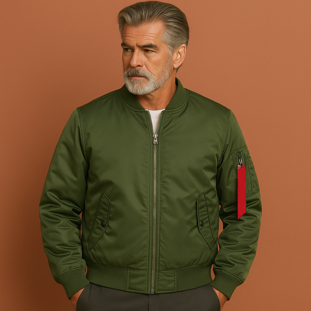 Heren outdoorjas in legergroen met moderne pasvorm, zacht en comfortabel voor casual en stijlvolle outfits.