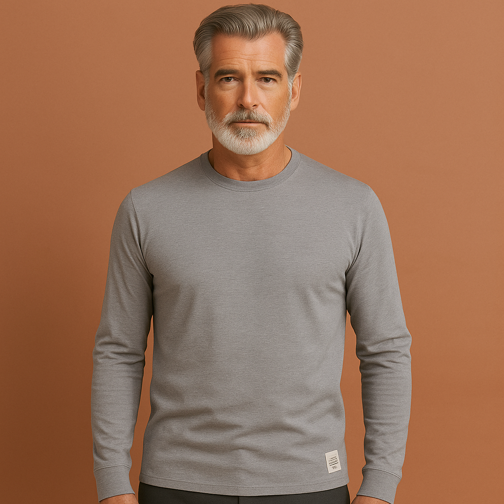 Heren katoenen trui in lichtgrijs met ronde hals en lange mouwen, comfortabel en stijlvol voor casual outfits.