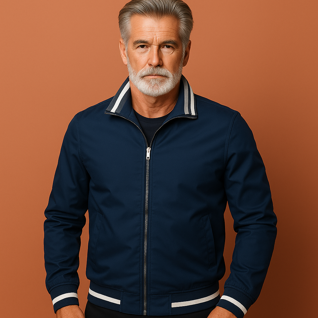 Heren overgangsjas in marineblauw met sportieve kraag, lichtgewicht en ademend voor casual outfits in lente en herfst.
