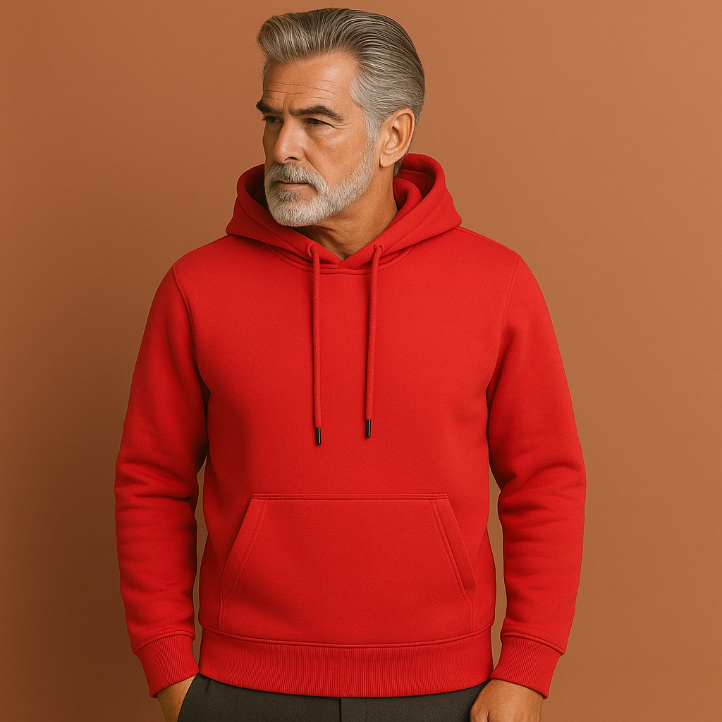 Heren hoodie in rood met minimalistisch design, zacht en comfortabel voor casual en stijlvolle outfits.