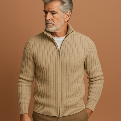 Beige gebreid heren vest met moderne pasvorm en rits, ideaal voor frisse dagen en casual outfits.