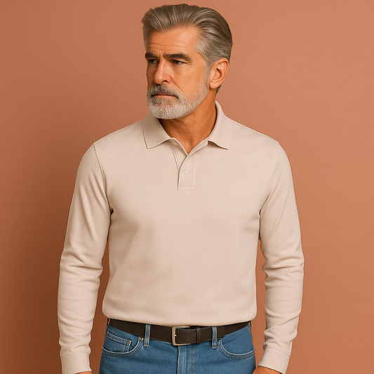 Heren polotrui in beige met lange mouwen en polokraag, comfortabel en stijlvol voor casual en zakelijke outfits.