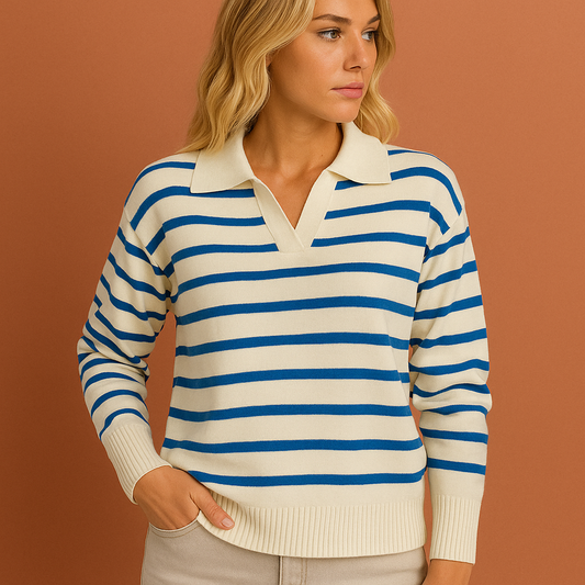 Dames polo in blauw met lange mouwen en gestreept design, zacht en comfortabel voor casual en stijlvolle outfits.