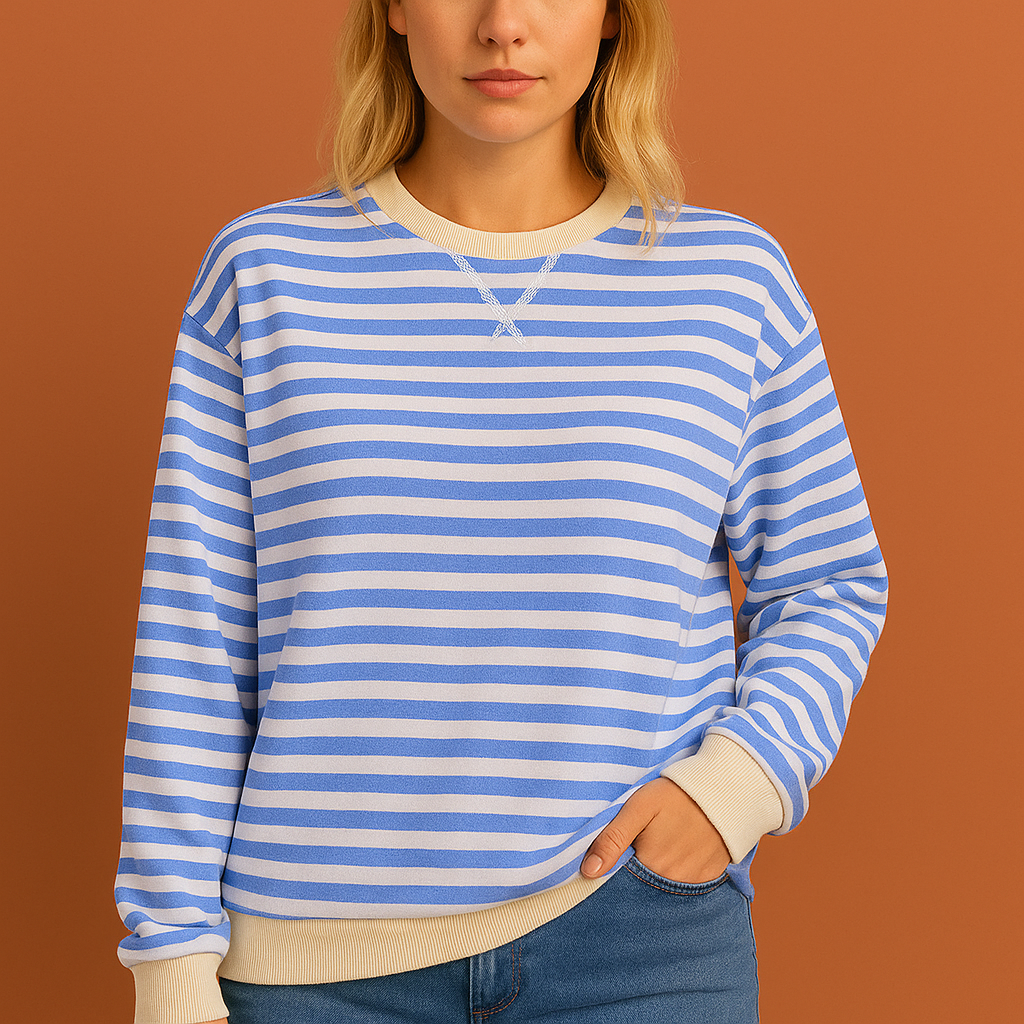 Blauwe gestreepte dames trui met moderne pasvorm, ideaal voor casual en stijlvolle outfits in de herfst en winter.