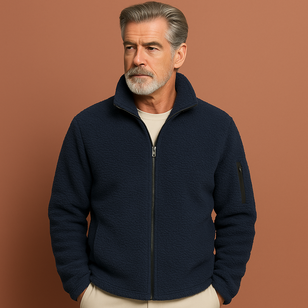 Heren fleecejas met capuchon in grijze kleur, ideaal voor koude dagen en outdoor gebruik.