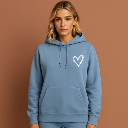 Hoodie voor dames met hartprint in verschillende kleuren, ideaal voor casual outfits en koude dagen.