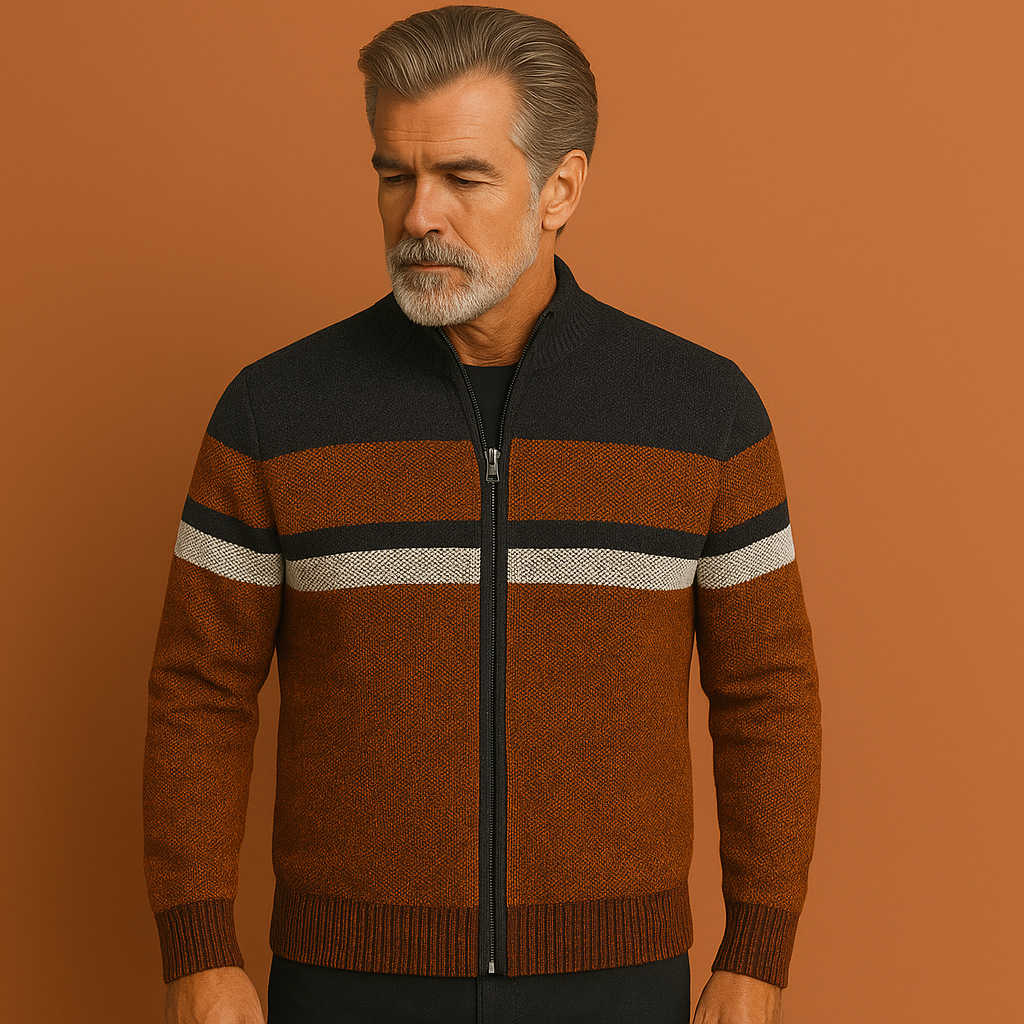 Bruin gebreid heren vest met ritssluiting en comfortabele pasvorm, ideaal voor casual outfits en dagelijks gebruik.