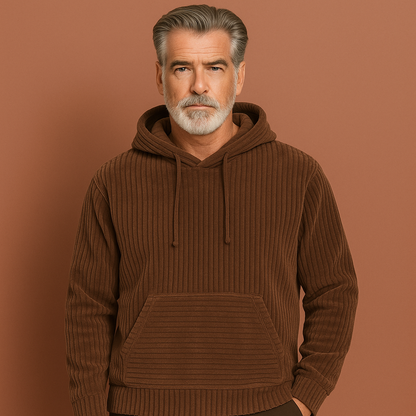 Bruine corduroy hoodie voor heren met relaxte pasvorm en modern design, ideaal voor casual outfits.