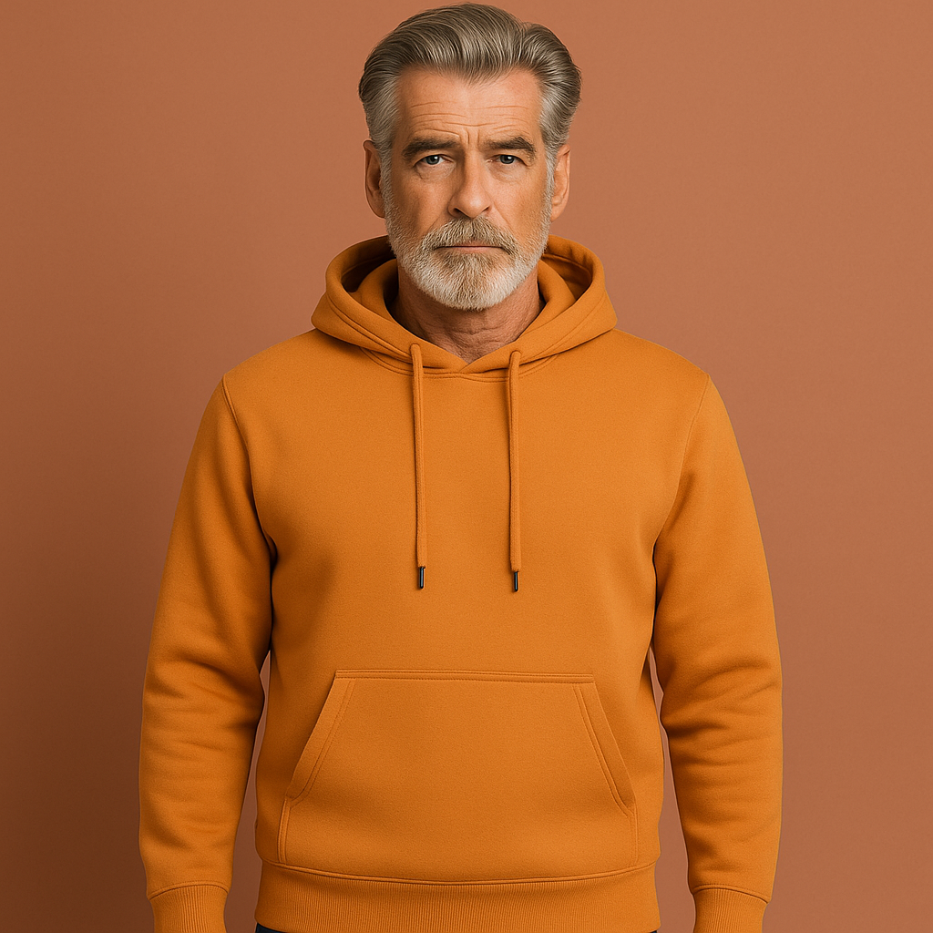 Heren hoodie in bruin met minimalistisch design, zacht en comfortabel voor casual en stijlvolle outfits.