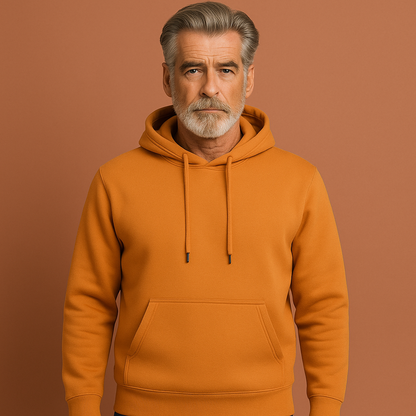 Heren hoodie in bruin met minimalistisch design, zacht en comfortabel voor casual en stijlvolle outfits.