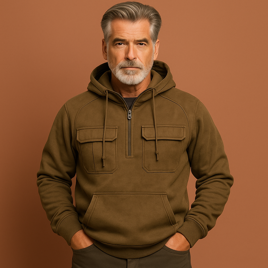 Bruine hoodie voor heren met zachte pasvorm en praktische zakken, ideaal voor koude dagen en casual outfits.