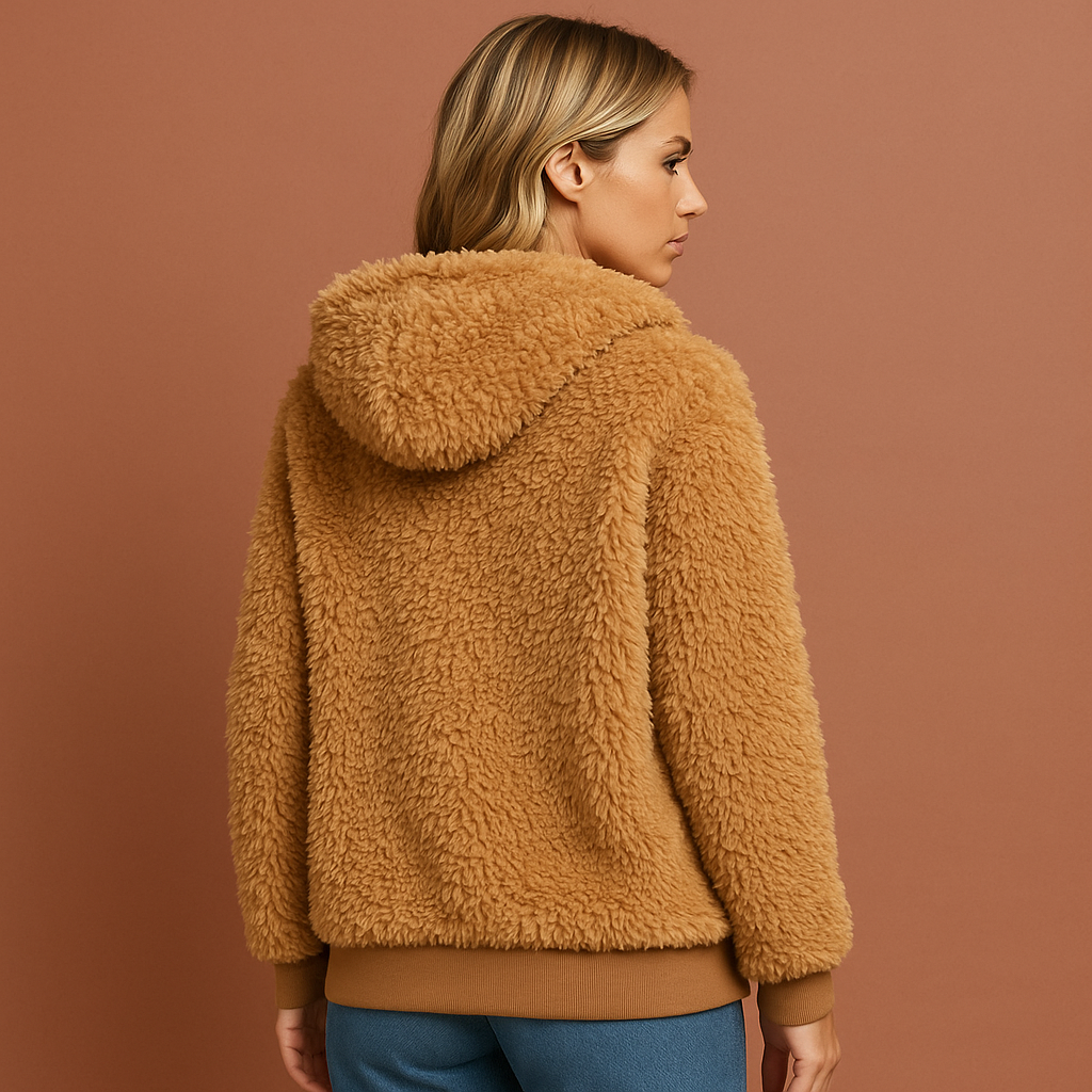 Bruine warme hoodie voor dames met zachte binnenkant en comfortabele pasvorm, ideaal voor koude dagen en casual outfits.