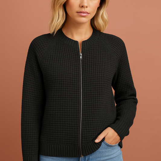Dames vest in zwart met ritssluiting en ronde hals, zacht en comfortabel voor casual en stijlvolle outfits.