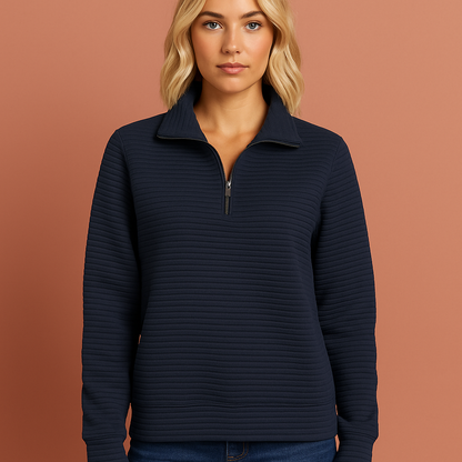 Donkerblauwe chique sweater voor dames met moderne pasvorm, zacht en comfortabel voor casual of stijlvolle outfits in koude seizoenen.