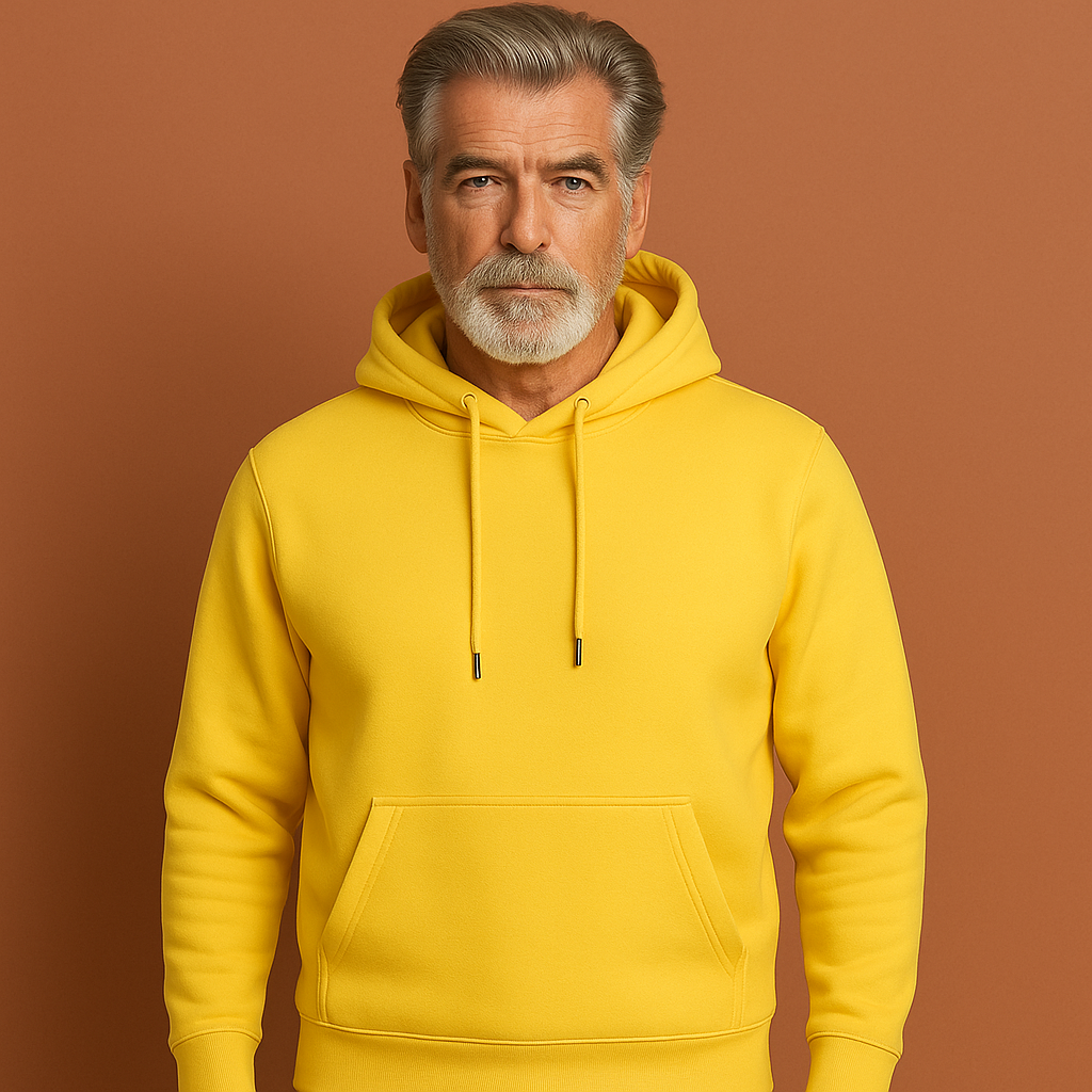 Heren hoodie in geel met minimalistisch design, zacht en comfortabel voor casual en stijlvolle outfits.