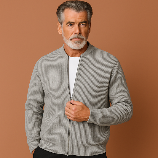 Herenvest in grijs met tijdloos design, zacht en comfortabel voor casual en stijlvolle outfits.