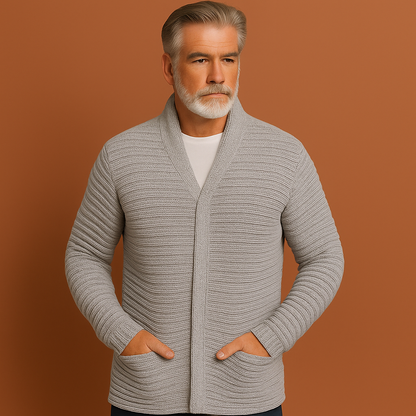 Grijs herenvest met warme pasvorm en praktische zakken, ideaal voor koude dagen en casual outfits.