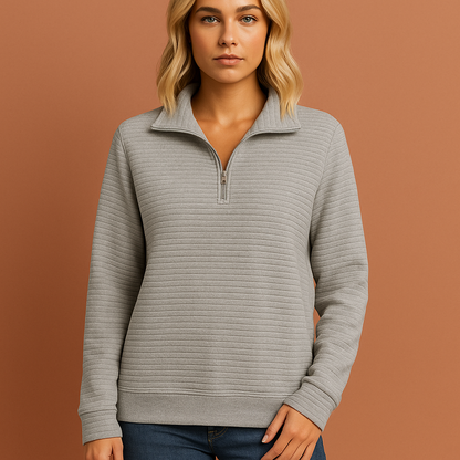 Grijze chique sweater voor dames met moderne pasvorm, zacht en comfortabel voor casual of stijlvolle outfits in koude seizoenen.