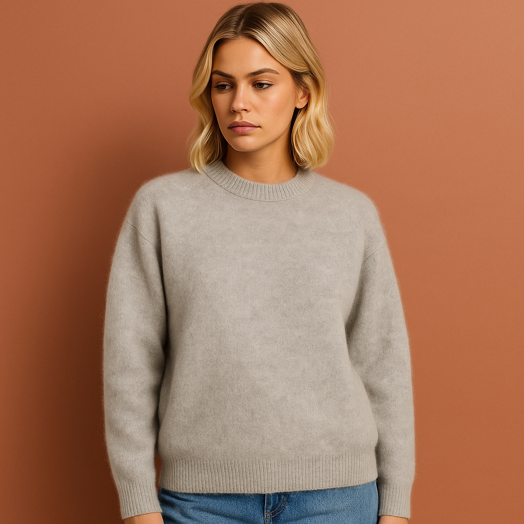 Grijze dames crewneck sweater met comfortabele pasvorm, ideaal voor casual looks en relaxte dagen.