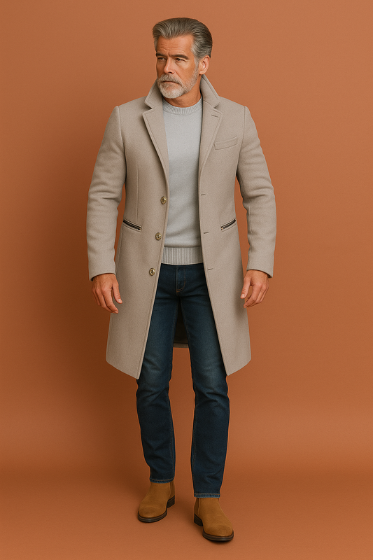 Heren trenchcoat in grijs met tijdloos design, warm en comfortabel voor zakelijke en casual outfits in de herfst en winter.