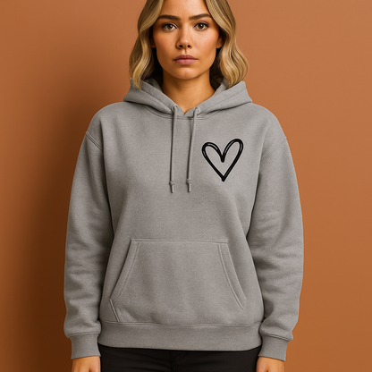 Hoodie voor dames met hartprint in verschillende kleuren, ideaal voor casual outfits en koude dagen.