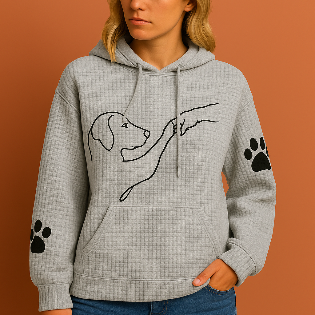 Grijze warme hoodie voor dames met comfortabele pasvorm, ideaal voor casual outfits en koude dagen.