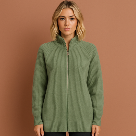 Groene damescardigan met elegante pasvorm en stijlvolle look, ideaal voor casual en chique outfits.
