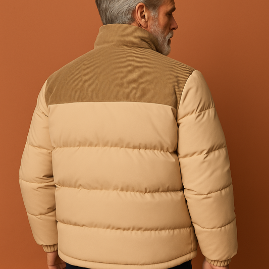 Heren pufferjas in khaki met corduroy detail, warm en comfortabel voor stijlvolle winteroutfits.