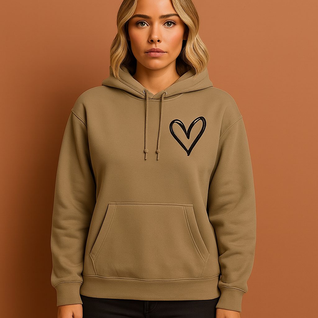 Hoodie voor dames met hartprint in verschillende kleuren, ideaal voor casual outfits en koude dagen.