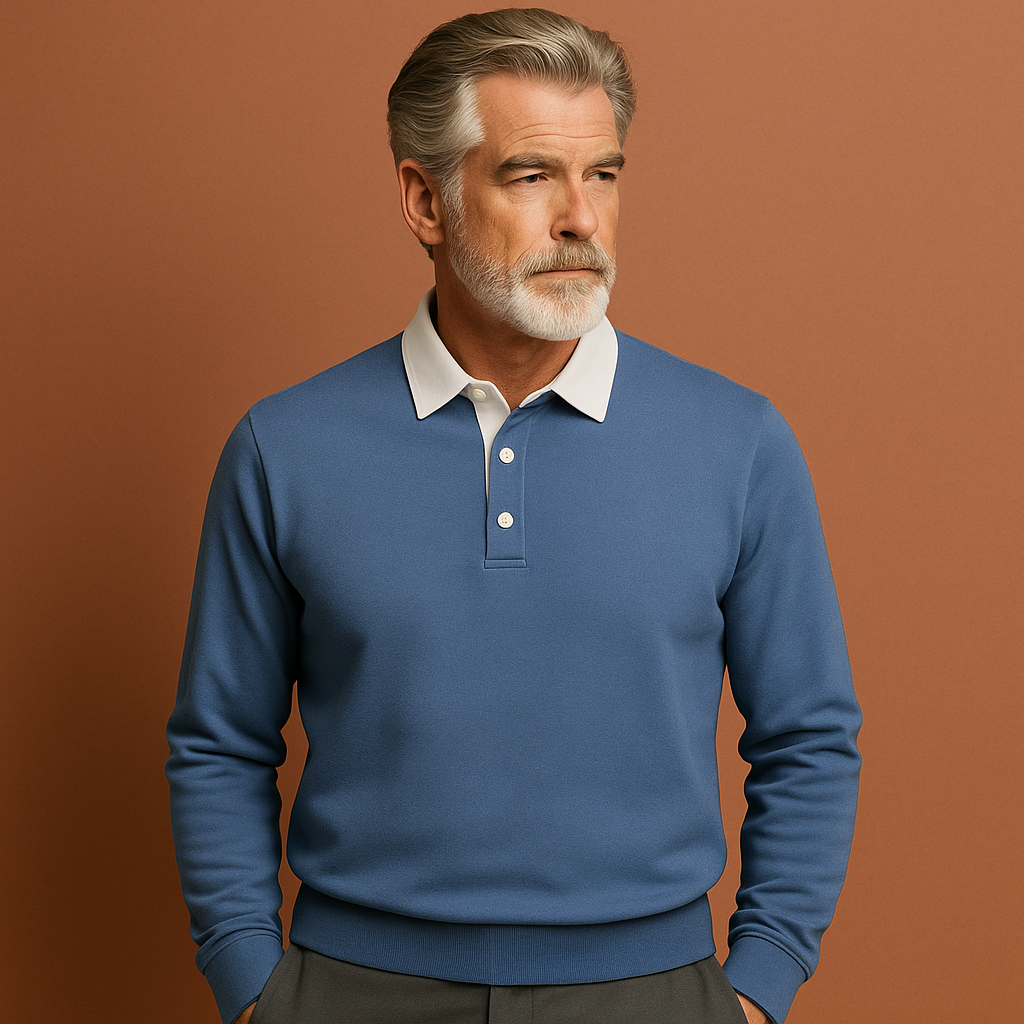 Lichtblauwe herensweater met moderne pasvorm en tijdloos design, ideaal voor dagelijks gebruik en casual outfits.