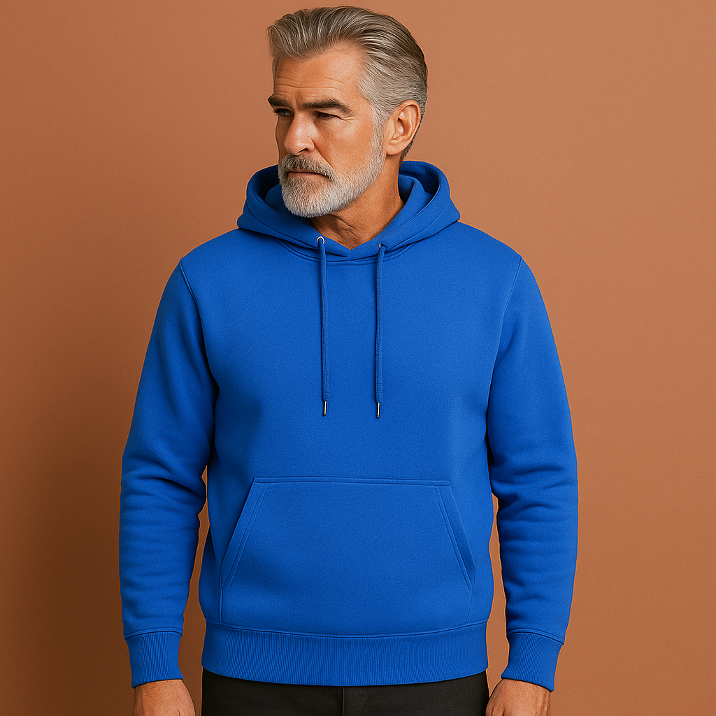 Heren hoodie in lichtblauw met minimalistisch design, zacht en comfortabel voor casual en stijlvolle outfits.