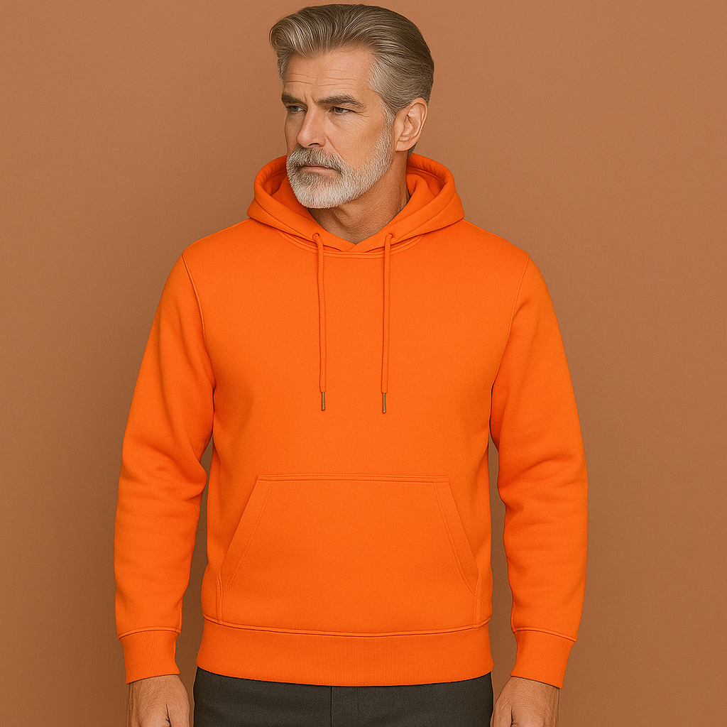 Heren hoodie in oranje met minimalistisch design, zacht en comfortabel voor casual en stijlvolle outfits.