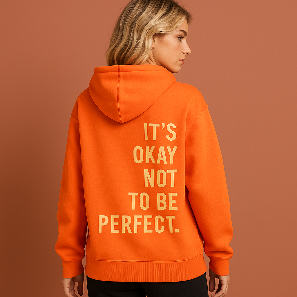 Lange hoodie voor dames in oranje kleur met comfortabele pasvorm, ideaal voor koude dagen en casual outfits.