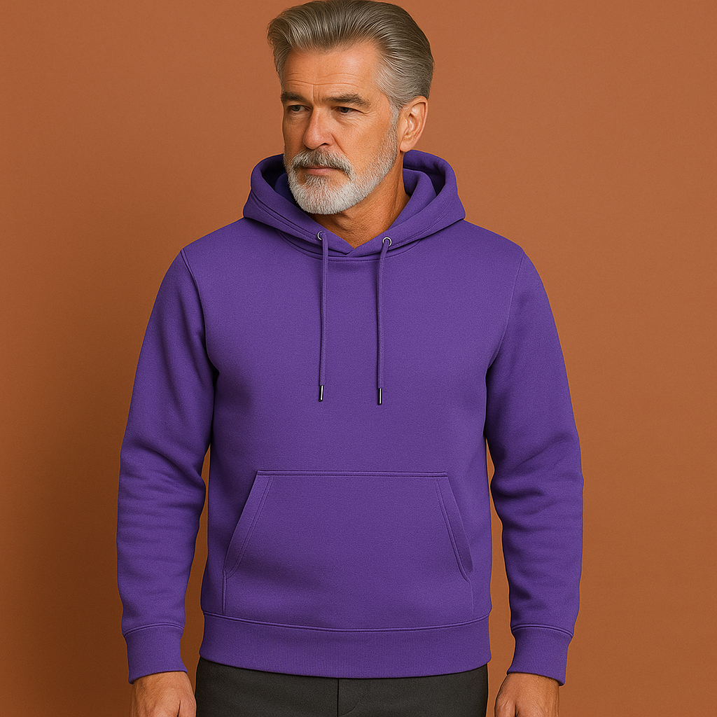 Heren hoodie in paars met minimalistisch design, zacht en comfortabel voor casual en stijlvolle outfits.