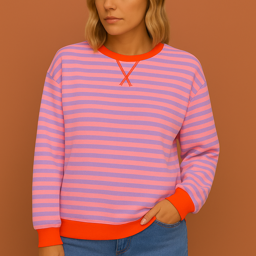 Roze gestreepte dames trui met moderne pasvorm, ideaal voor casual en stijlvolle outfits in de herfst en winter.