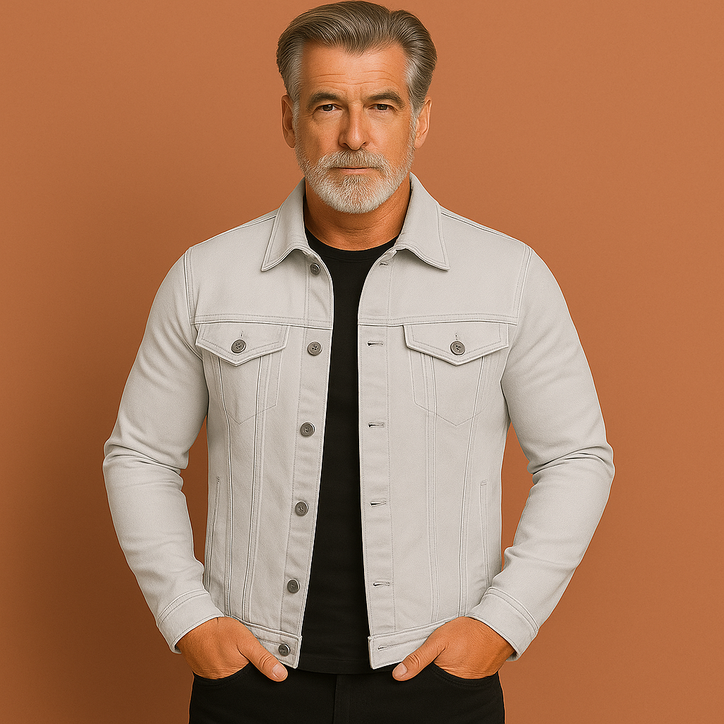 Heren spijkerjack in wit met klassieke kraag, comfortabel en stijlvol voor casual outfits in lente en herfst.