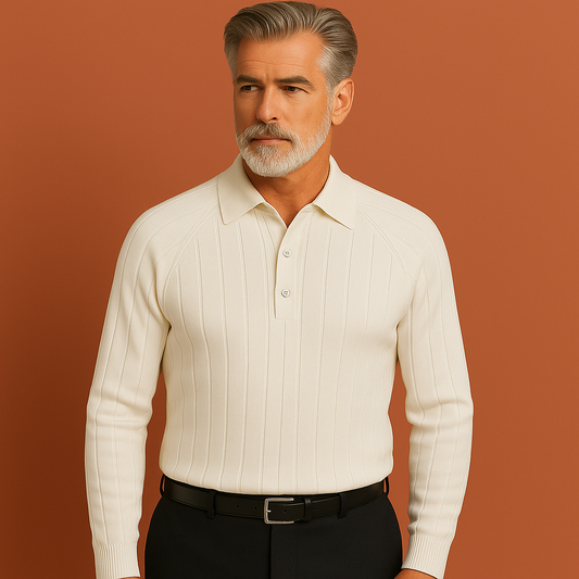 Witte fijn gebreide polo voor heren met comfortabele pasvorm, ideaal voor nette en casual outfits.