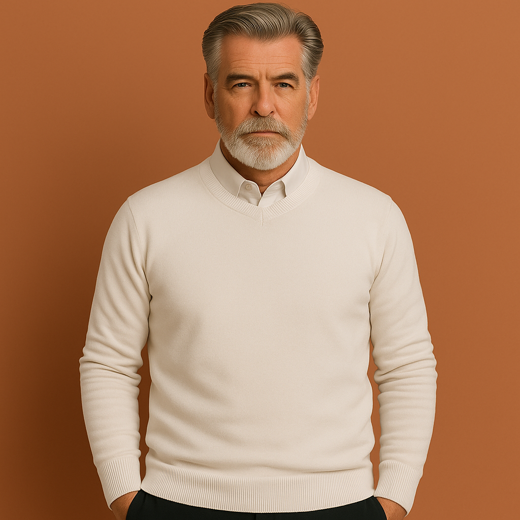 Witte heren trui met V-hals en comfortabele pasvorm, ideaal voor dagelijks gebruik en nette outfits.