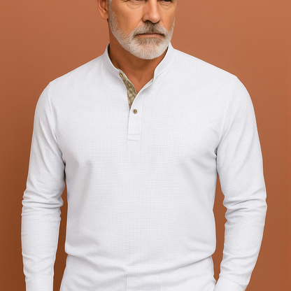 Witte heren longsleeve polo met moderne pasvorm en klassieke kraag, ideaal voor zowel casual als zakelijke outfits.