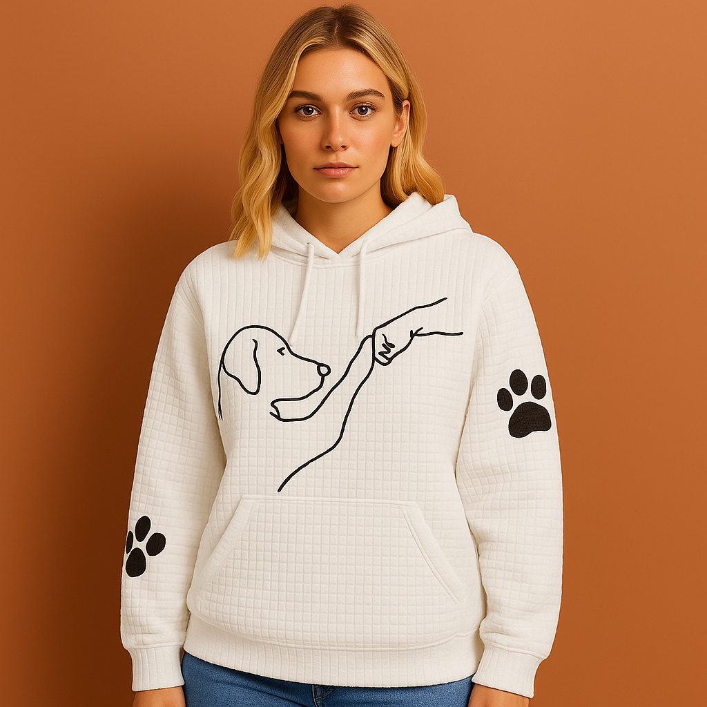 Witte warme hoodie voor dames met comfortabele pasvorm, ideaal voor casual outfits en koude dagen.