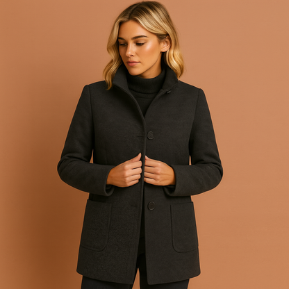 Dames manteljas in zwart met knoopsluiting en rechte pasvorm, warm en stijlvol voor herfst en winter.