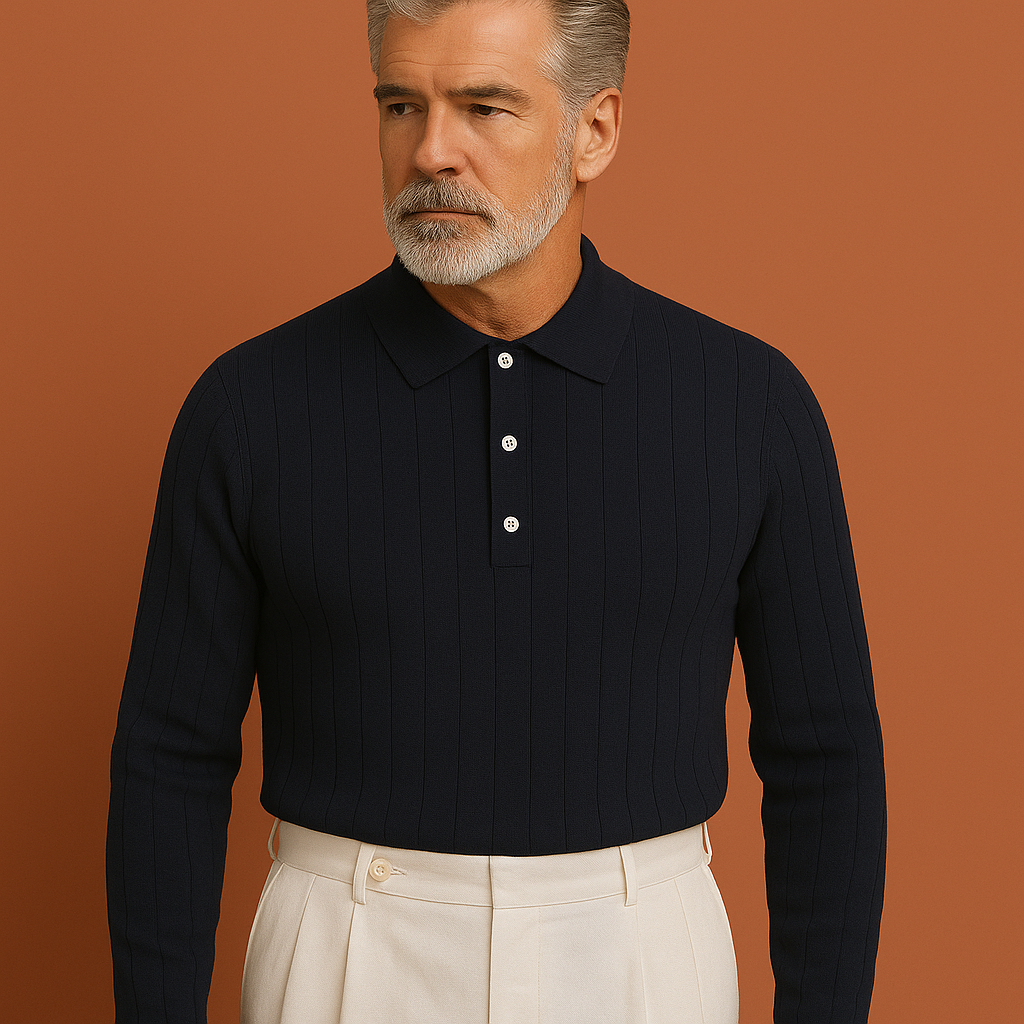 Zwarte fijngebreide polo voor heren met comfortabele pasvorm, ideaal voor nette en casual outfits.