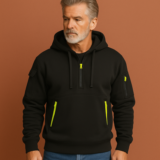 Heren hoodie in zwart met meerdere zakken, zacht en comfortabel voor casual en sportieve outfits.