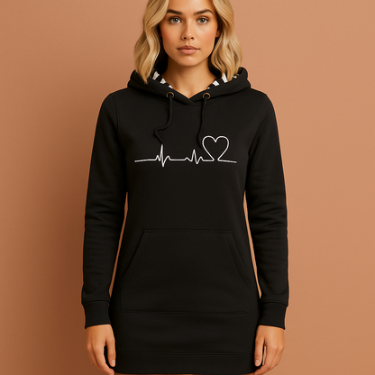 Zwarte hoodie-jurk voor dames met vrolijke hondenprint, comfortabel en warm voor casual winterdagen.