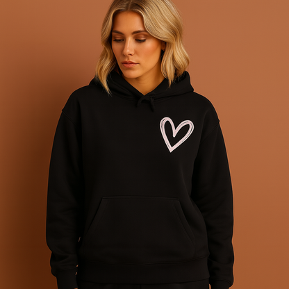 Hoodie voor dames met hartprint in verschillende kleuren, ideaal voor casual outfits en koude dagen.