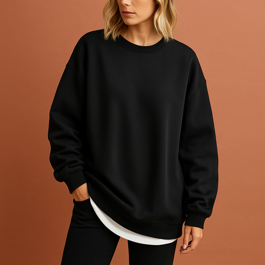 Lange oversized damestrui in zwart met comfortabele pasvorm, zacht en stijlvol voor herfst en winter.