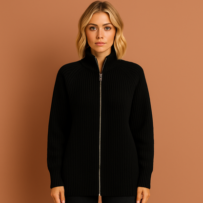 Zwarte damescardigan met elegante pasvorm en stijlvolle look, ideaal voor casual en chique outfits.