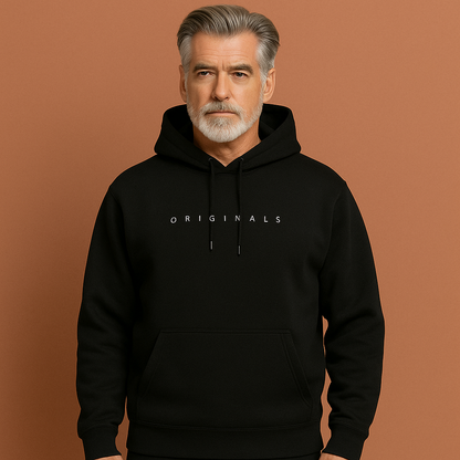 Streetwear hoodie met koord voor heren in zwart met relaxte pasvorm en urban ontwerp voor frisse herfstdagen.